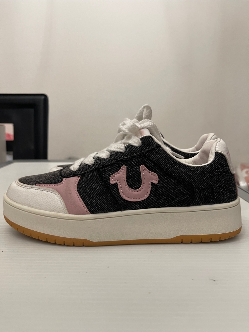 TRUE RELIGION KIM LOGO SNEAKERS WOMENS SIZE 8.5